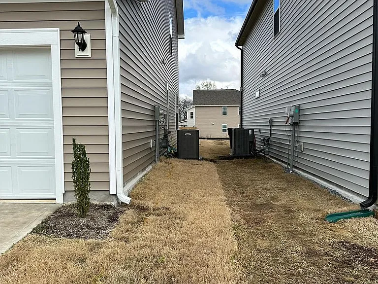 24 Blackthorn Ln — Photo 17