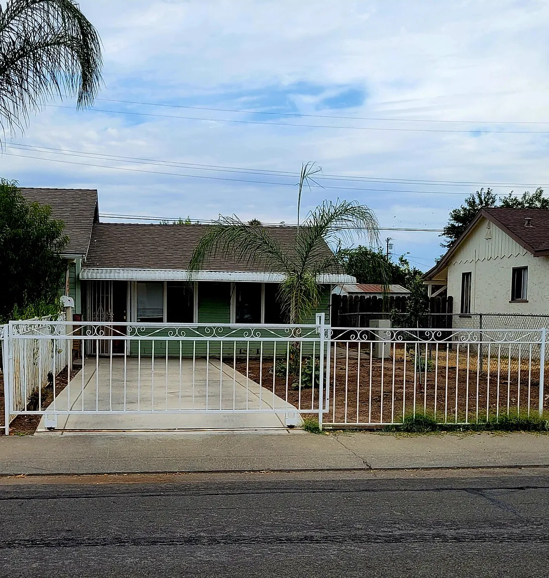 2209 E Acacia St photo 1