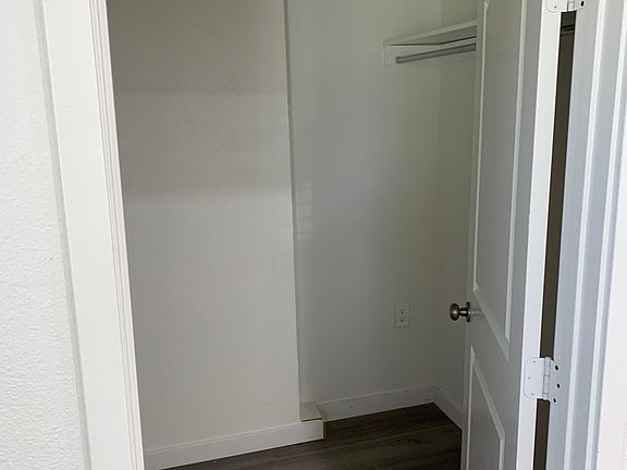 5th image of 45109 Harlas Ave #B