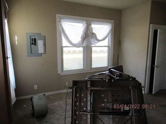 4th image of 4017 Avenue L