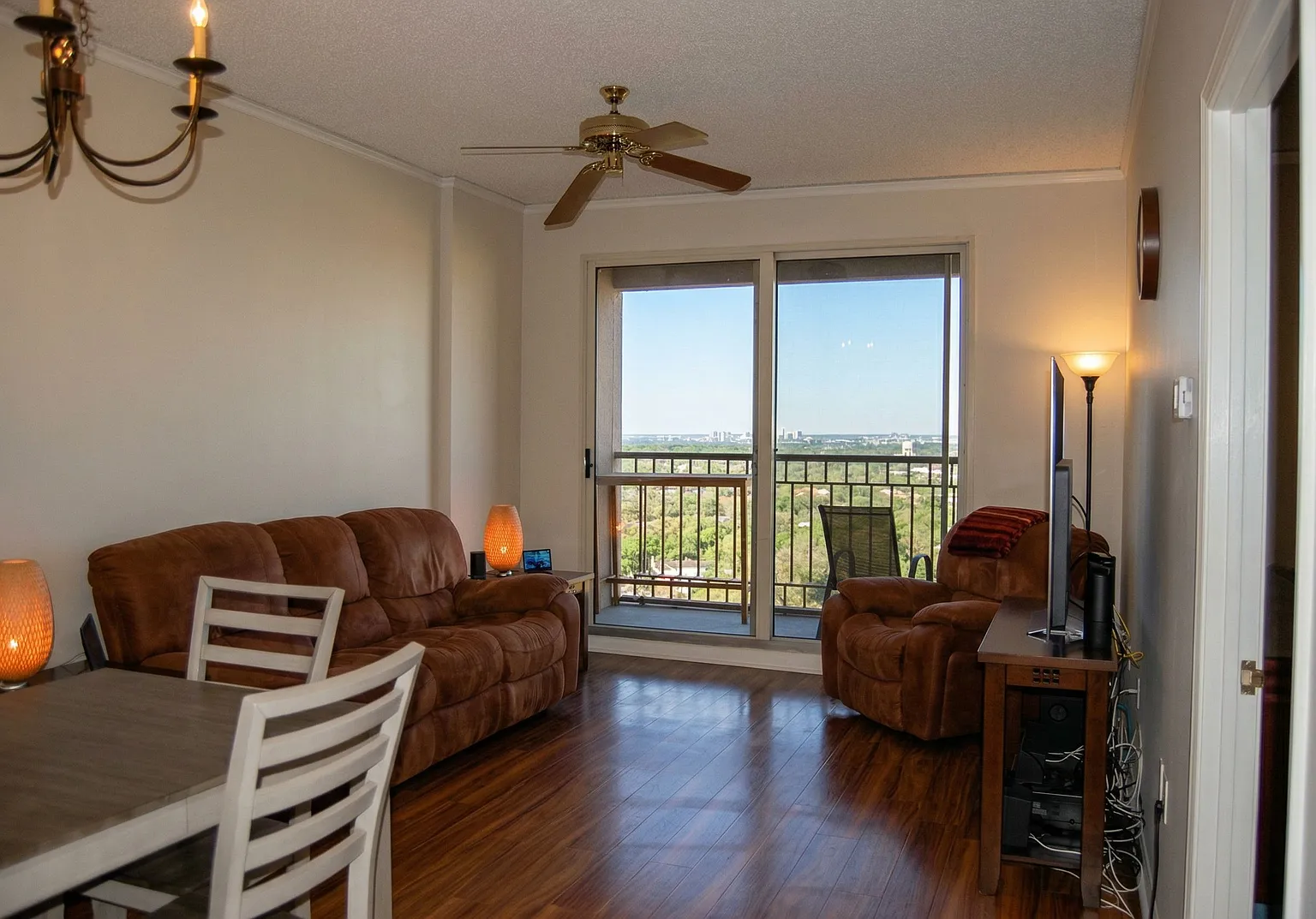 1 bed, 688 sqft, $2,200 — Photo 2
