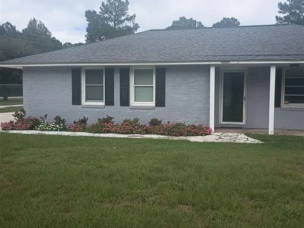 1202 E McIver Rd, Darlington, SC 29532