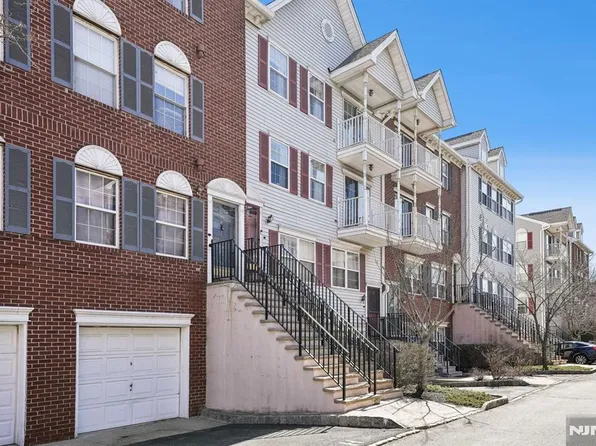 48 Cornerstone Ln, Newark, NJ 07103