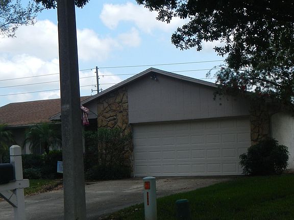 3rd image of 1350 Gladiolas Dr