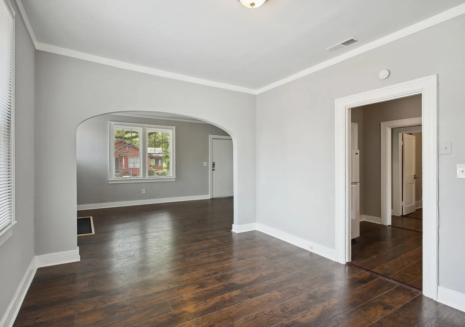 Large 2BR/1BA Downtown Home Walking Distance to Forsyth Park and Daffin Park — Photo 4