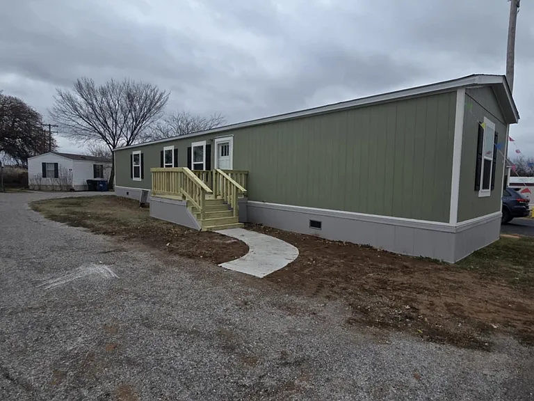 Village Oaks — Photo 16