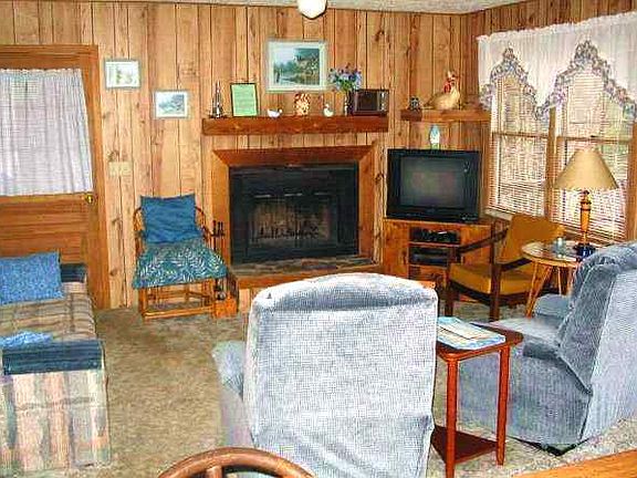 2nd image of 160 Ivy Ln
