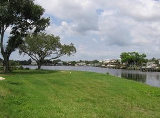8627 Magnolia St, Gibsonton, FL 33534