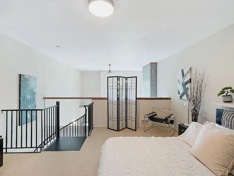 21 NE Wygant St — Photo 13