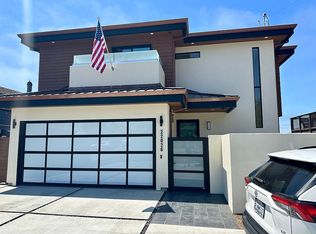 22026 E Cliff Dr, Santa Cruz, CA 95062