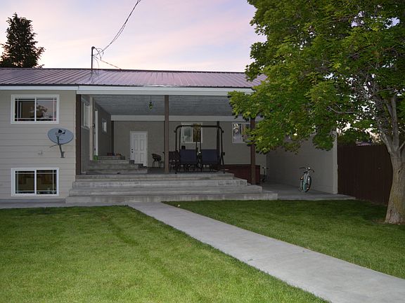 900 sq ft covered patio