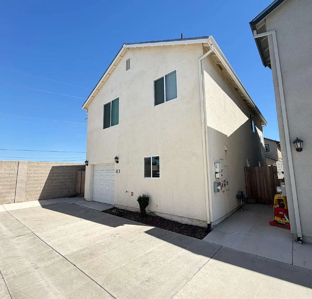 4 bed, 3.0 bath, 1874 sqft, $2,380 — Photo 3