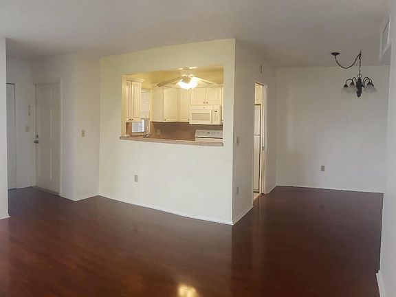 4th image of 7304 W Country Club Dr N APT 116