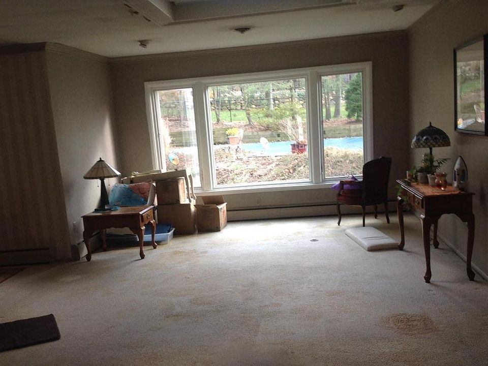 1st image of 115 Tall Oaks Dr