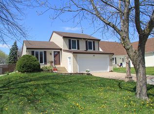 212 Iris Dr, Streamwood, IL