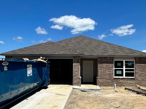 2nd image of 22 Farmhouse Cir