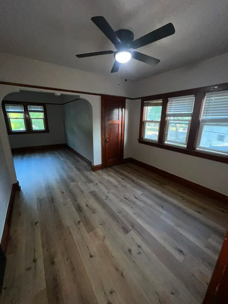 2 bed, $1,100 — Photo 3