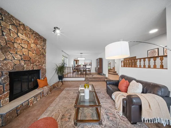 1940 Leacock St, Pt Coquitlam, BC V3C 4V4