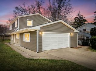 740 Terry Ln, Countryside, IL 60525