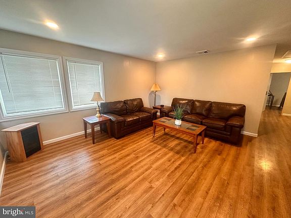 2nd image of 604 Trenton Rd