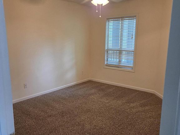5th image of 120 Breezewood Dr APT E