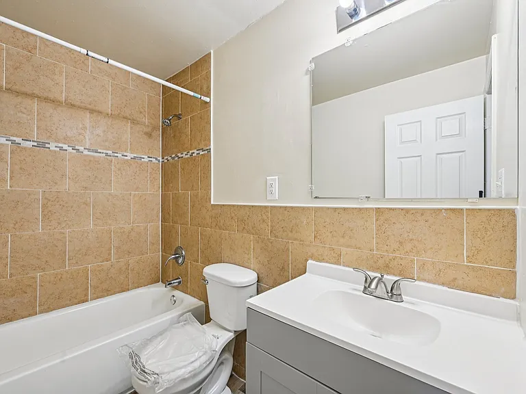 Harbor Estates — Photo 11