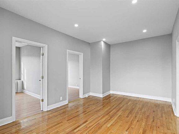 4th image of 240 Clendenny Ave APT 3