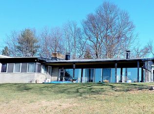 2190 Polk Valley Rd, Hellertown, PA 18055