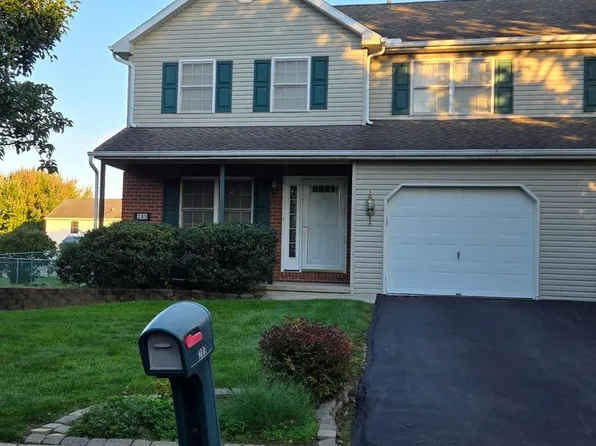 209 Shire Ln, Wernersville, PA 19565
