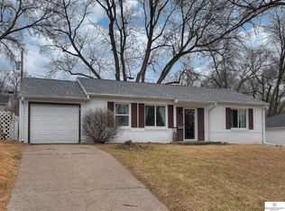 541 S 69th St, Omaha, NE 68106