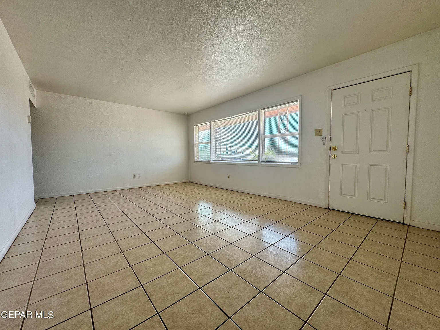 3 bed, 2.0 bath, 1440 sqft, $1,550 — Photo 4
