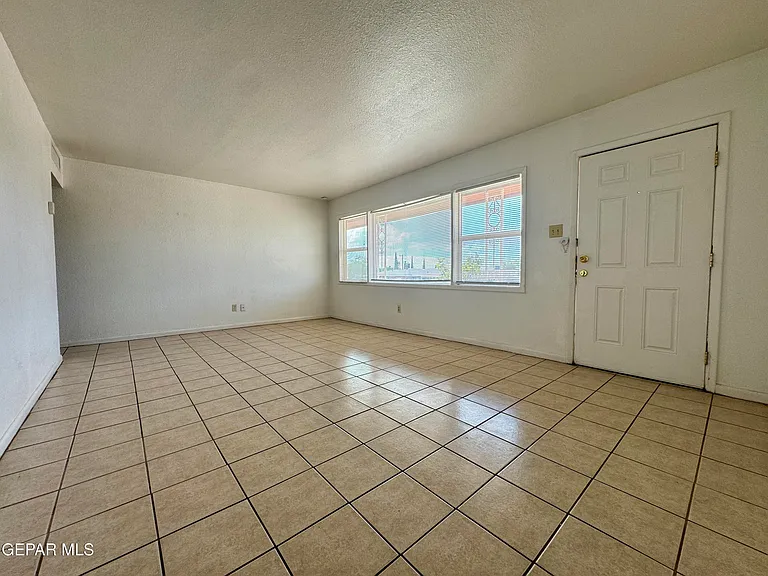 209 San Saba Rd — Photo 4