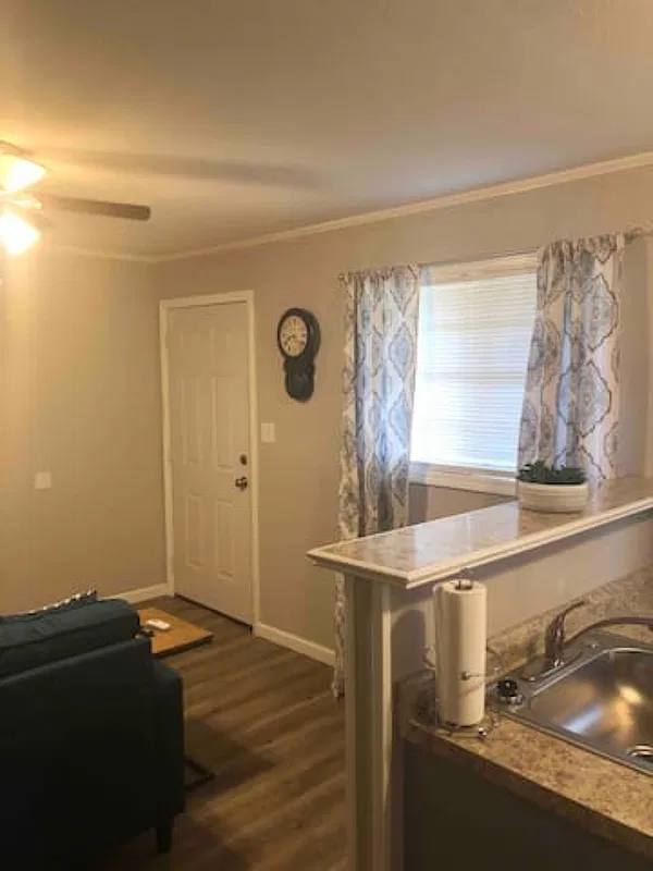 1 bed, 1.0 bath, 500 sqft, $1,100 — Photo 3