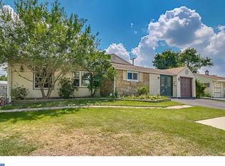 130 Indian Creek Dr, Levittown, PA 19057