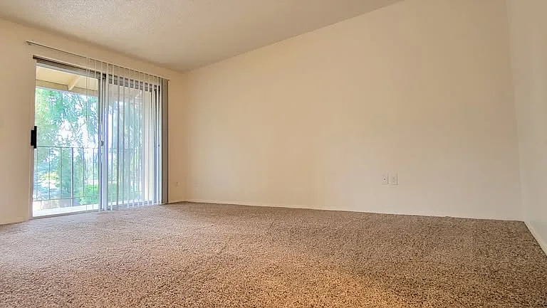 1x1 700sqft- Living Space