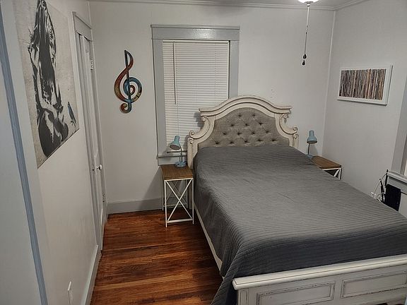 5th image of 207 Maplemere Dr