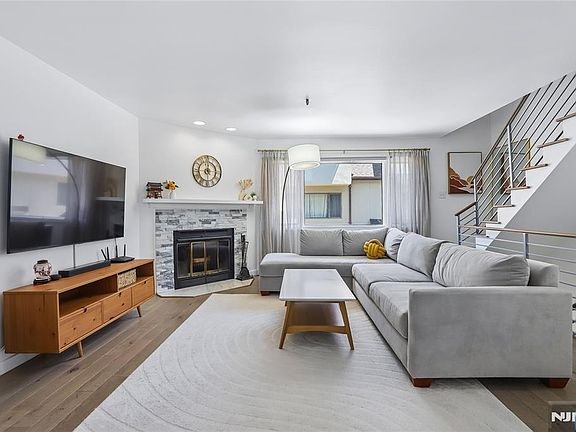 3rd image of 1315 15th St #1315