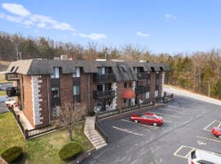 180 Wilshire Dr, Hollister, MO 65672
