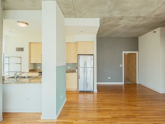3rd image of 1720 S Michigan Ave APT 1401