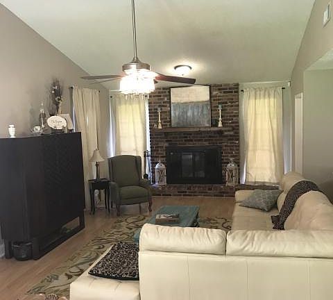 2nd image of 1103 Broadmoor Blvd