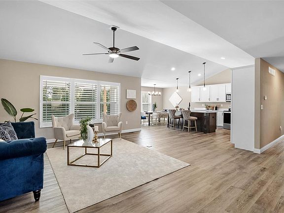 4th image of 217 Emerald Way W