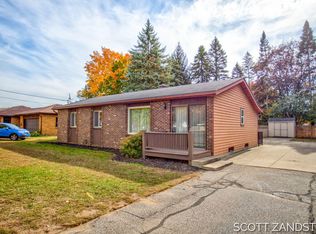 1442 Baldwin St, Jenison, MI 49428