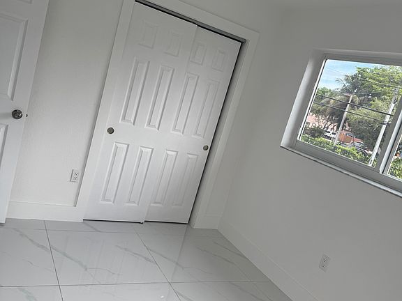 3rd image of 901 NW 28th St APT 9