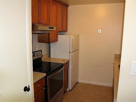 3rd image of 1501 Carmelita Ave APT 3