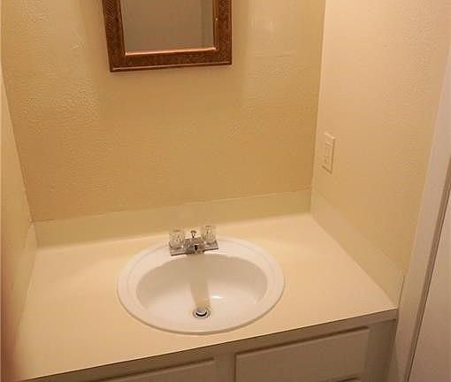 5th image of 800 San Pedro Dr APT A