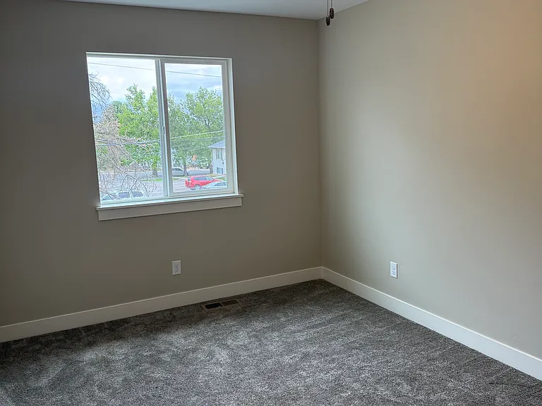 71 N 300 E — Photo 7