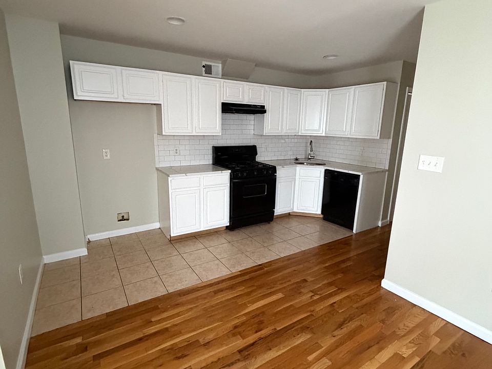 1st image of 132 Grant Ave #2