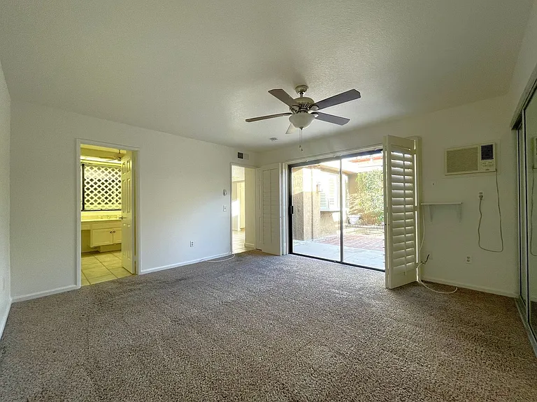 35 Malaga Dr — Photo 18