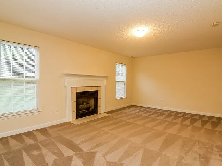 1028 Jordans Pond Ln — Photo 2