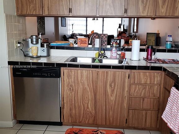3rd image of 1719 Whitehall Dr APT 105